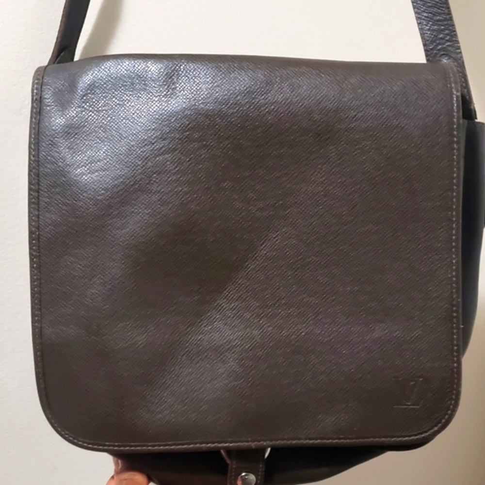 Authentic Louis Vuitton Taiga Leather Andrei Brown Messenger Bag